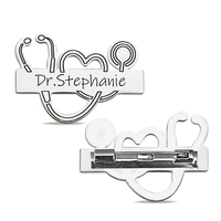 Plaques métalliques personnalisées découpées au laser en forme de cœur pour badges d'identification professionnels ou étiquettes pour personnel d'hôtel et de restaurant