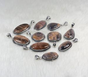 Colgante de joyería de diseñador para mujer Ajuste de bisel de forma mixta con piedra solar y piedras preciosas de piedra lunar Tamaño y estilo increíbles - Product Image 3