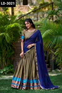 Les plus belles femmes portent du style indien du sud poly coton avec travail de tissage Zari Lehenga avec uni avec bordure en dentelle Dupatta - Product Image 4