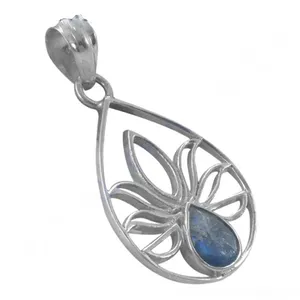 Pendentif en argent 925 fait main de luxe pour femme, en forme de goutte d'eau, avec design croix, en labradorite, bijou religieux en cristal, cadeau - Product Image 2