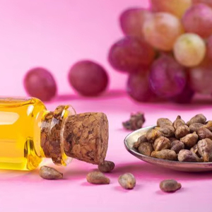 Usine de fabricant en gros d'huile de support de pépins de raisin 100% d'huile de support de pépins de raisin de qualité supérieure pure et naturelle d'Inde - Product Image 1