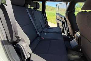 SUV 2024 con Tracción en las Cuatro Ruedas, Turbo, Cuero, R18, Bajo Kilometraje, Caja de Cambios Automática, Volante a la Izquierda, Gasolina, Color Oscuro - Product Image 3