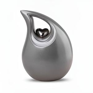 Urnas de lágrima de cremación para adultos de aluminio a precios bajos de Venta caliente de estilo elegante con urna funeraria grabada a mano India 2024 - Product Image 1