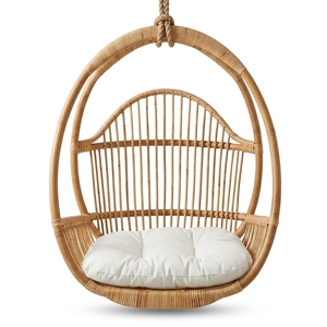 Fauteuil suspendu en rotin naturel Subaliu, chaise balançoire de jardin extérieure Kosovo HC avec coussin en sergé, décoration de patio, design artistique pur - Product Image 1