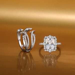 Ensemble de bagues de fiançailles Jeulia Moissanite avec halo et design à épines incrustées - Product Image 5