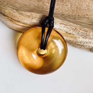 Colgante de Ámbar Báltico en Forma de Donut, Collar de Ámbar Natural Color Té, Colgante de Ámbar Dorado Transparente; Joyería Clásica, Regalo Encantador - Product Image 1