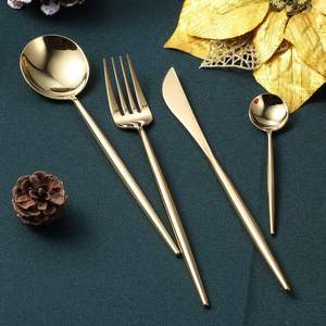 Juego de cubiertos de metal de estilo indio tradicional con diseño adornado y detalles artesanales adecuados para comidas culturales - Product Image 2