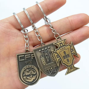Porte-clés avec badge <span class=keywords><strong>de</strong></span> club <span class=keywords><strong>de</strong></span> football <span class=keywords><strong>de</strong></span> Barcelone, <span class=keywords><strong>Lyon</strong></span>, Espagne, Mexique, AC Milan, Bayern Munich, en métal antique, pendentif d'équipe, souvenir pour les fans, <span class=keywords><strong>cadeau</strong></span> - Product Image 2