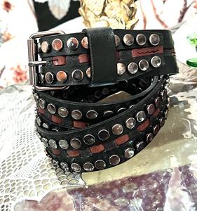 Ceinture en cuir véritable cloutée pour homme 100% avec accent tissé - Product Image 5