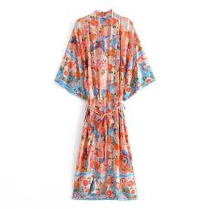 Robe Kimono à fleurs bohème pour femmes Robe de détente longue et légère avec ceinture imprimée Robe de nuit en rayonne douce pour les fêtes - Product Image 5