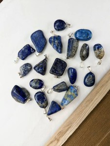 Pendentif en Lapis Lazuli naturel roulé en argent sterling 925 bijoux en pierres précieuses fabriqués à la main charme unique en pierre bleue - Product Image 2