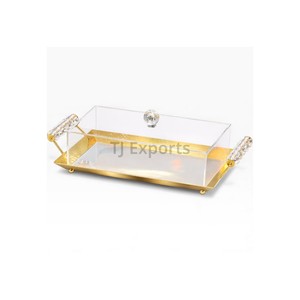 Servidor de Chocolate Rectangular de Acrílico con Base de Metal Dorado y Asas de Cristal para una Presentación de Dulces Premium - Product Image 1