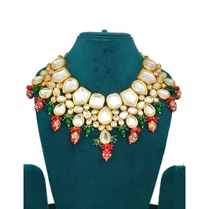 Ensemble de collier Kundan rouge à clous et ornements, plaqué or, pour les occasions de mariage - Product Image 3
