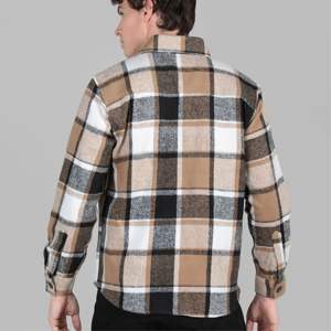 Veste chemise doublée polaire pour homme | Veste chemise boutonnée matelassée avec capuche pour un confort par temps froid - Product Image 4