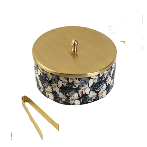 Boîte à roti en bois avec couvercle en laiton fabriqué à la main spécial avec pince Boîte à chapati pour ustensiles de cuisine de forme ronde de haute qualité avec couvercle détachable - Product Image 1