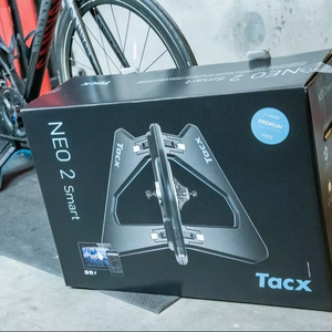 Vélo d'entraînement Tacx Neo 2T Smart Direct Drive en acier inoxydable et aluminium, pliable, contrôlé par ordinateur, neuf et authentique - Product Image 2