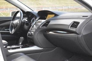 Acura RLX Technology 2014 d'occasion, conduite à gauche, R20, intérieur foncé, sièges en cuir - Product Image 4