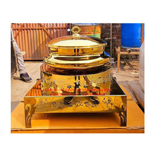 Ensemble de chauffe-plats en laiton doré au design admirable avec couvercle conique et support décoratif pour hôtel et restauration en vente - Product Image 4