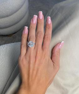 Bague de fiançailles luxueuse en diamant de laboratoire ovale de 7 carats, or massif 18 carats, certifiée IGI - Product Image 1