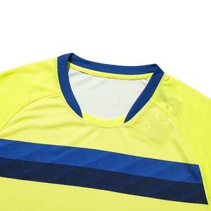 Conjunto de dos piezas para hombre de verano 2025, conjuntos de camiseta y pantalones cortos informales de tela transpirable, chándales nuevos personalizados OEM, conjunto doble para hombre - Product Image 4