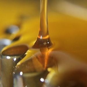 Meilleure Résine Acrylique Longue Durée à Base d'Huile Marque Magnus – Revêtement Liquide de Qualité Supérieure pour Usage Industriel – Matière Première Chimique pour Peinture - Product Image 2