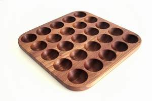 Porte-œufs en bois gravé sur mesure pour cadeau personnalisé parfait pour les maisons familiales et les amateurs de style ferme - Product Image 6