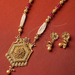 Conjunto de Joyería Elegante con Múltiples Cadenas de Perlas y Pendientes a Juego, Ideal para Eventos Formales y Celebraciones - Product Image 6