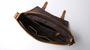 Sac à bandoulière minimaliste en cuir véritable noir avec fermeture éclair et sangle unique pour usage quotidien - Product Image 3