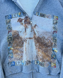 เสื้อฮู้ดดี้ซิปสำหรับผู้ชาย OEM Streetwear สกรีนโลโก้ตามสั่ง ทรงโอเวอร์ไซส์ ผ้าคอตตอนหวี 100% หนานุ่ม พิมพ์ลายวินเทจ ล้างสีแบบแอซิดวอช แต่งดีเทลขาดๆ - Product Image 3