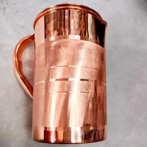 Jarra de cobre hecha a mano de diseño con relieve floral que ofrece belleza atemporal y beneficios para la salud para el agua potable diaria - Product Image 1