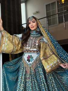 Robe de bal afghane sur mesure, faite main, broderie perlée, dernier design, style Kuchi tribal vintage, en satin, lin et sequins naturels - Product Image 5