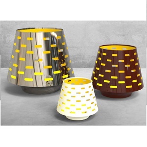 Porte-bougie sculptural en miroir géométrique contemporain, poli et revêtu, design perforé pour la décoration de table à la maison, à l'hôtel, au restaurant. - Product Image 6
