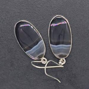 Elegantes pendientes de ágata con bandas en aro de Plata de Ley 925, joyería hecha a mano - Product Image 1