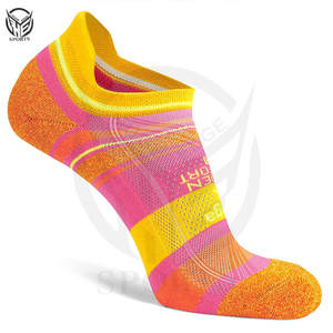 OEM alta calidad bajo MOQ Medias algodón deporte hombres calcetines personalizados equipo bordado personalizado Impresión logotipo calcetines personalizados - Product Image 4