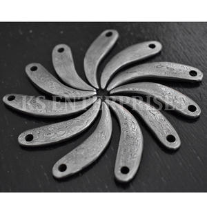 Viking âge style damas acier ours dent de loup pendentif porte-clés forgé à la main Viking bijoux médiévaux - Product Image 1