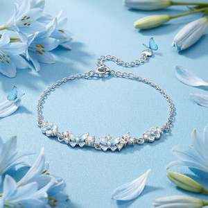 สร้อยข้อมือประดับจี้รูปดอกไม้และผีเสื้อเรืองแสง Jeulia - Product Image 4