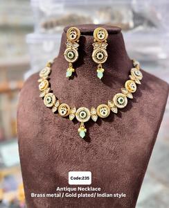 Ensemble de collier antique luxueux avec boucles d'oreilles assorties pour femmes conçues pour les vêtements de mariée et les meilleures ventes dans le monde entier - Product Image 5