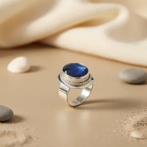 Anillo Clásico de Plata 925 con Zafiro Azul en Engaste de Bisel, Joyería Fina Unisex - Product Image 1