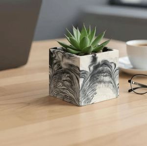 Maceta de Mármol Elegante de Marca Privada que Mejora la Decoración Contemporánea Mientras Sostiene con Elegancia Suculentas, Flores y Hierbas - Product Image 4