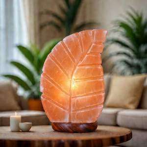 Lámpara de sal del Himalaya con diseño de hoja única tallada con elegante base de madera suave y pacífica resplandor nocturno amor y estilo Animal - Product Image 1