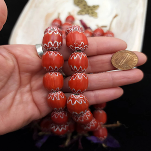 Perles de verre au chalumeau en cristal blanc rouge authentique en vrac, excellentes perles ovales à chevrons multicouches pour les métiers de la bijouterie - Product Image 2