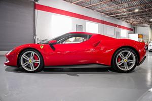 Ferrari 296 GT AWD Coupé 2023, sièges en cuir turbo, faible kilométrage, boîte de vitesses automatique, conduite à gauche, essence, état neuf - Product Image 2