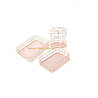 Ensemble de 3 seaux et paniers de rangement robustes en métal plaqué or rose avec deux plateaux de panier et porte-stylo et porte-couverts, finition brillante