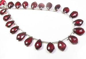 Alta calidad 8 "Strand Mozambique rojo granate facetado corte elegante escudo cuentas 10-15mm Natural 80 quilates - Product Image 6