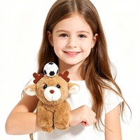 Nouveau bracelet slap personnalisé en peluche renne avec ballon de football, adorable jouet en peluche pour enfants