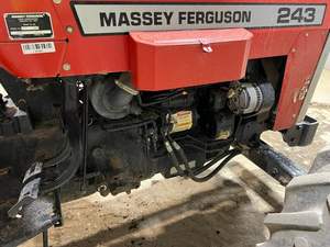 Tracteur Massey Ferguson 243, carburant diesel, avec auvent - Product Image 2
