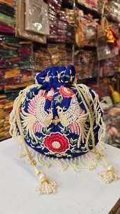 Bolsa Potli con Cordón Bordado Chikankari, Recuerdo de Boda India, Regalo para la Novia, Regalo de Regreso para los Invitados, Regalo de San Valentín para Ella - Product Image 3