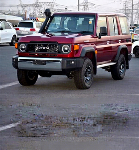 Toyota Land Cruiser Serie 70 SUV 4 Puertas Color Granate 8 Asientos Faros Halógenos Neumáticos R17 Transmisión Automática - Product Image 6