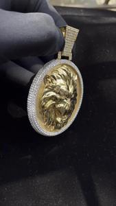 Offre spéciale Collier pendentif hip-hop serti de diamants en moissanite VVS avec pendentif lion rugissant en argent 925 plaqué or - Product Image 4