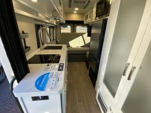 Nouveau C-o-a-c-h-m-e-n RV B-e-y-o-n-d 22C Li3 2026 prêt à la vente - Product Image 5